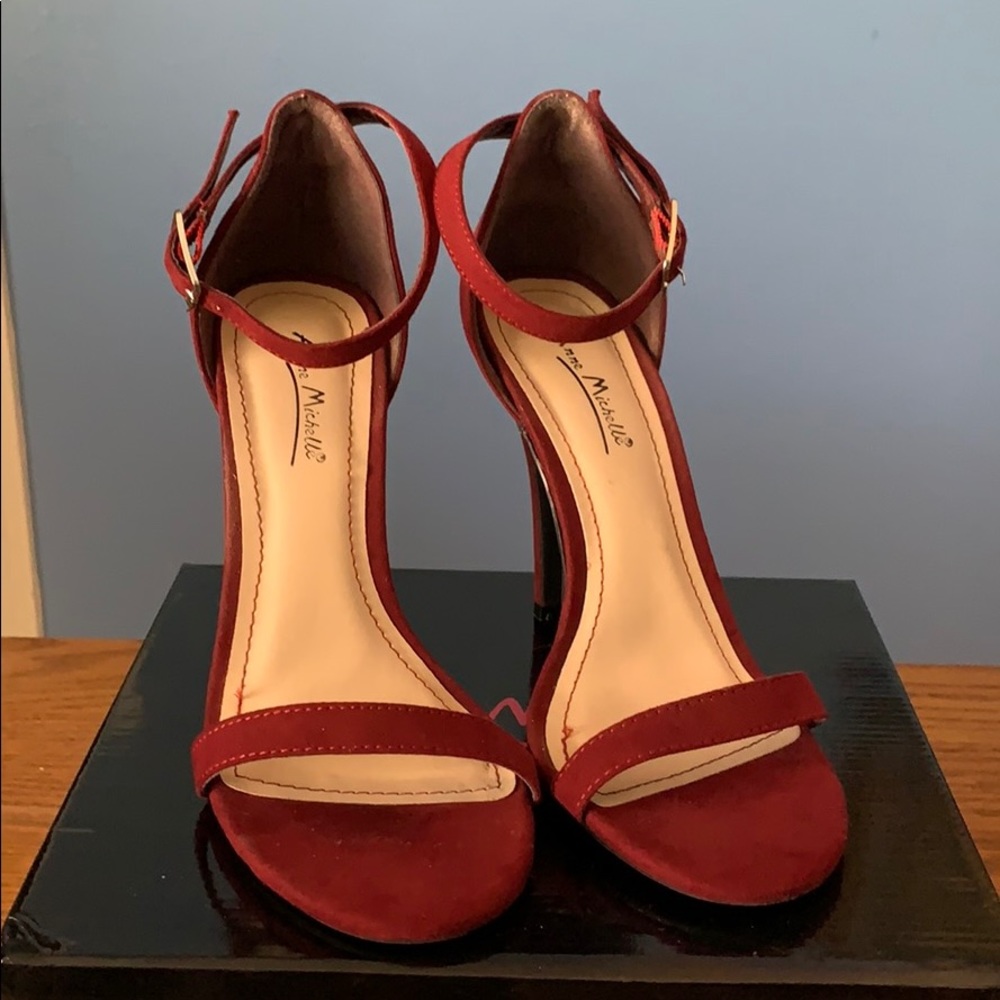 ANNE MICHELLE BURGUNDY STRAP ANKLE HEELS SIZE 7